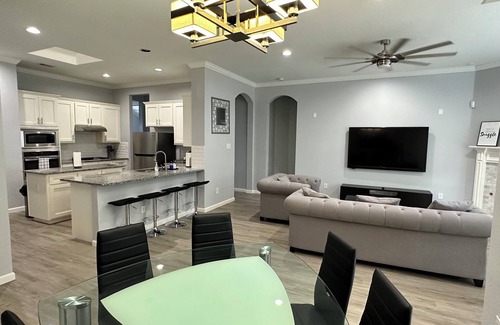 Garland House | New Spacious 5-bedroom Home for large Family