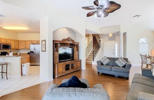 Calabay Parc Villa | NEW! Spacious 5BR Home w/ Private Pool+Spa in Scenic Davenport Location