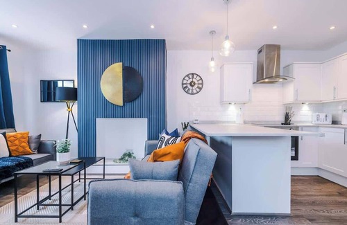 Droylsden House | NEW! Spacious Home, Ideal for Groups, FREE Parking