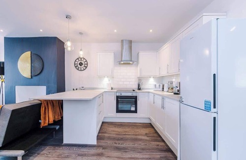 Droylsden House | NEW! Spacious Home, Ideal for Groups, FREE Parking