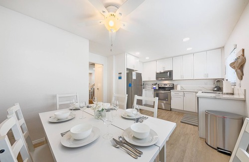 Crown Point Apartment | NEW! Spacious Pet-Friendly 2BD/2BTH with Parking, AC, 1mi to Beach!