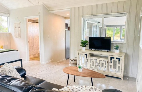 Keaau Apartment | NEW! Spacious Studio w Full Kitchen ~ 2Mi to Beach