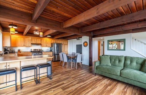 McKinleyville House | NEW - Spectacular ocean view stay!