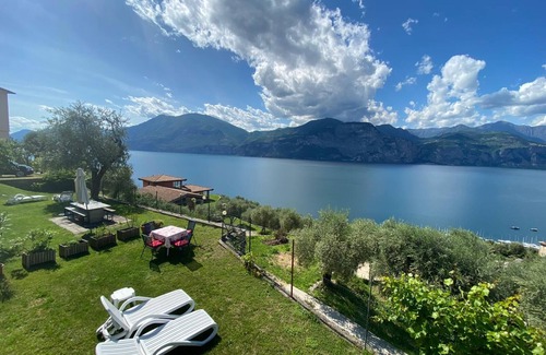 Castelletto Apartment | New studio apartment with bathroom, balcony with stunning lake view