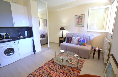 Monaco Apartment | NEW Studio, Near Golden Square & Beaches