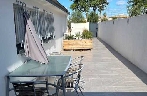Beziers House | New studio, self-contained, 15 minutes from the beach, close to all amenities