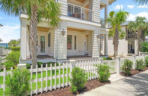 Sunnyside House | New Stunning 4-Bedroom with Private Pool & Gulf/Lake Views