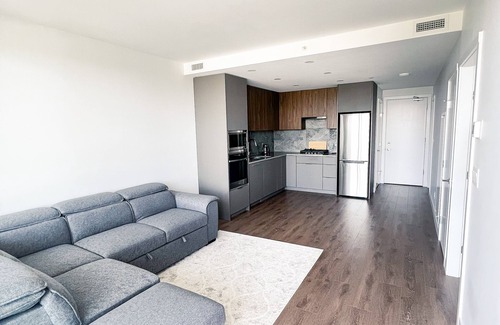Surrey Condo | NEW Stylish Condo with City Viewn