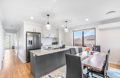 Austins Ferry Apartment | New Stylish Family Escape with Deck - 7 mins to MONA