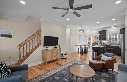 Waynesville House | New Stylish House with Modern Amenities + Hot Tub