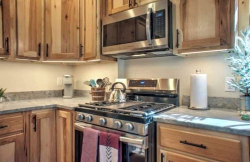 Beech Mountain Apartment | New & Stylish Retreat –Peaceful and Perfectly Located