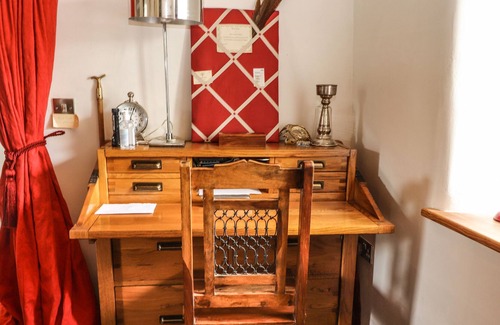 Knocklong Cottage | NEW THATCH FARM, family friendly in Knocklong, County Limerick
