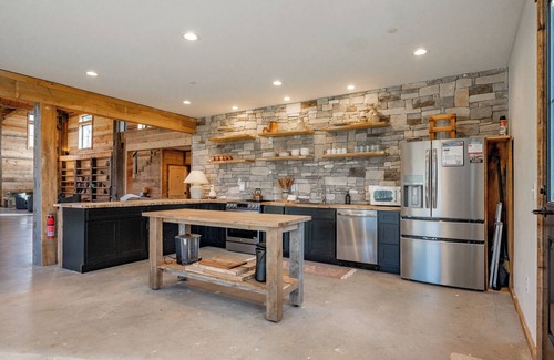 Blakeslee House | New! The Barn @ Silo Farm: Lake Area, Dogs Ok, Fireplace, Fire Pit!