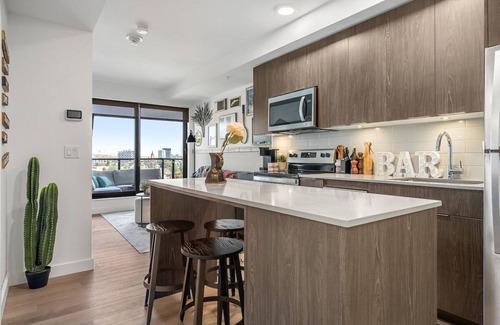 Crescent Heights Apartment | NEW!The Calgary Saloon! 1BR w Rooftop Patio & AC