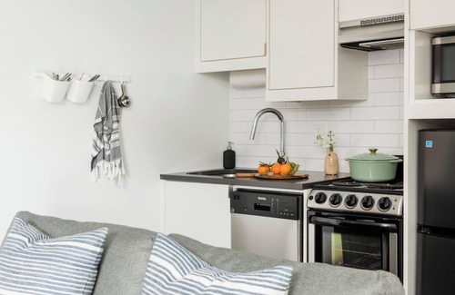 Poncey-Highland Apartment | NEW The Layla: Rooftop Walkable Downtownn