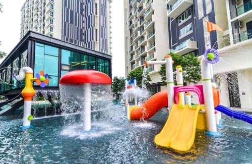 Bunga Paya Pantai Apartment | NEW! The Shore l 3BR l 6-11pax l Direct Mall Access l City Centre l River View l Jonker Street by Jay Stay Management