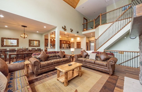 Waterfront Greens House | New! The Tippy Canoe: Lake Access, Dogs Welcome, Indoor Pool!
