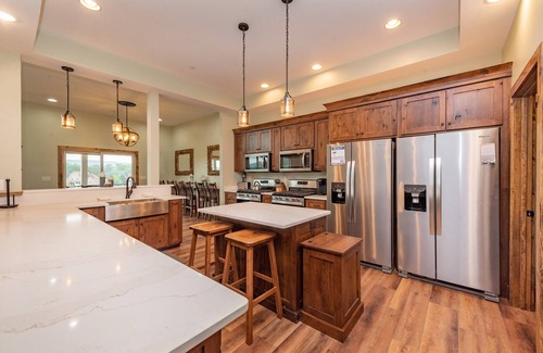 Waterfront Greens House | New! The Tippy Canoe: Lake Access, Dogs Welcome, Indoor Pool!