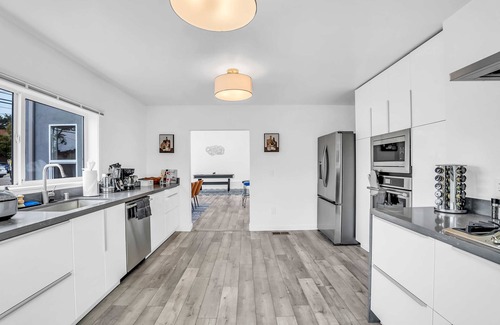 Montara House | New Themed Coastal 4Bed w/Pool/Arcades/Foosball