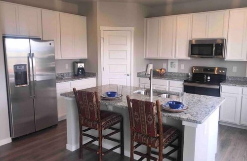 Longmont House | New, three bedroom house. Free parking on premises