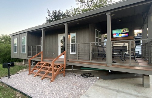College Station House | New Tiny Home 3 Miles to Aggieland Campus!