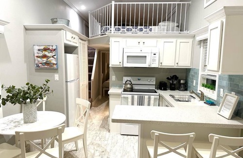 Largo Gardens House | New Tiny Home- Paddle Boards, Kayaks, Pool, Marina
