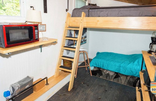 Lake Lure Cottage | NEW Tiny Home The Burrow BBQ Lake Lure 2 mi
