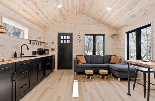 Ironton House | New! Tiny House Couples Retreat, Outdoor Shower