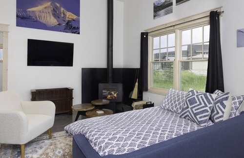 Big Sky House | **New to Market** Big Sky Town Center 1 Bedroom Townhome