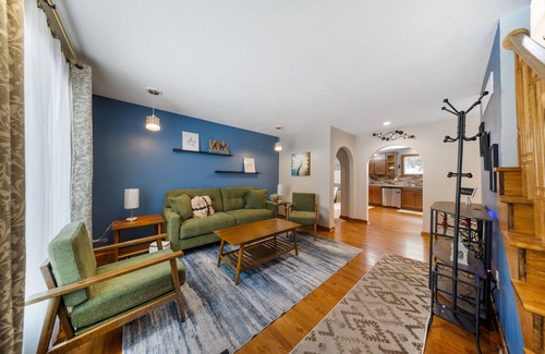 Olathe House | NEW TO THE MARKET APRIL 2025 nnPerfect for Large Groups! 14 BEDS!nnn