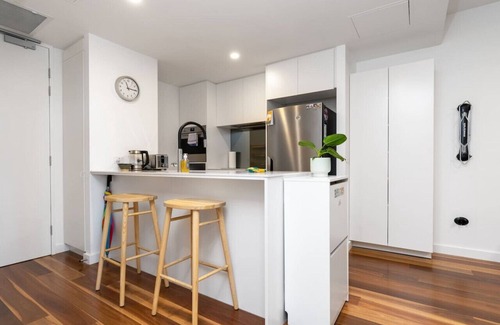 Reid Apartment | New to VRBO: Anzac Park Apt - 3 mins to Canberra Centre!