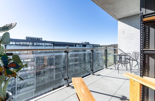 Reid Apartment | New to VRBO: Anzac Park Apt - 3 mins to Canberra Centre!