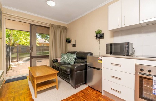 Garran House | NEW TO VRBO: Compact and Convenient Unit