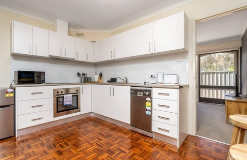 Garran House | NEW TO VRBO: Compact and Convenient Unit