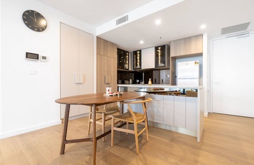 Reid Apartment | New to VRBO: Cosy Apartment near ANZAC Park West and Glebe Park