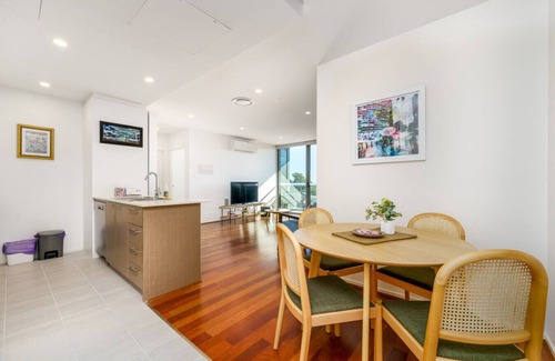Phillip Apartment | New to VRBO: Top-Floor Apartment Near Shops and Arboretum views