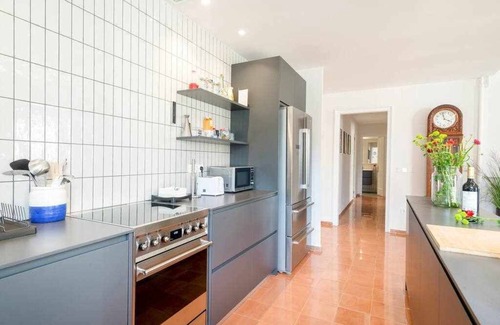 Eixample Apartment | New top floor apt with a lot of light & air-con