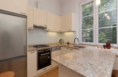 Nowe Miasto Apartment | New Town Square 17 | Trendy Apartment | Desk