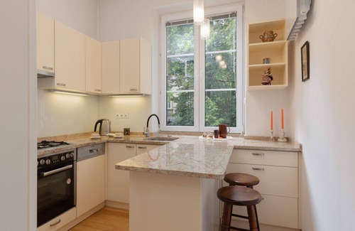 Nowe Miasto Apartment | New Town Square 17 | Trendy Apartment | Desk