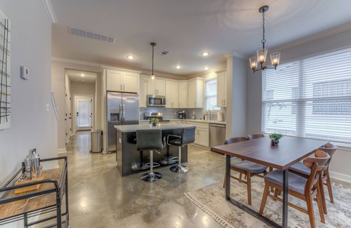 Crosstown House | NEW Townhome - Gated Parking, DT/Midtown Close