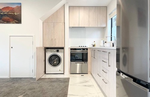 Addington House | New Townhouse in private complex with EV charger