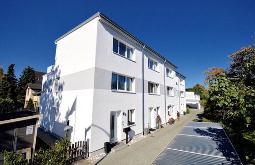 Langenhorn House | NEW TOWNHOUSE WITH TOP EQUIPMENT + AIRPORT +