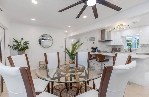 South Pinellas Community Council House | NEW! Tropical Paradise with Pool & Resort Style Backyard! 5 minutes to beach!