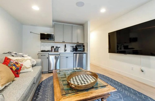 Jefferson Park Apartment | New two room apartment close to stadium and downtown on a park