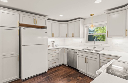 Port Washington Apartment | NEW Unique Design Fully Loaded Kitchen