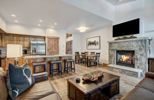 Peak 8 Condo | NEW! Updated, Modern Townhome with Private Garage