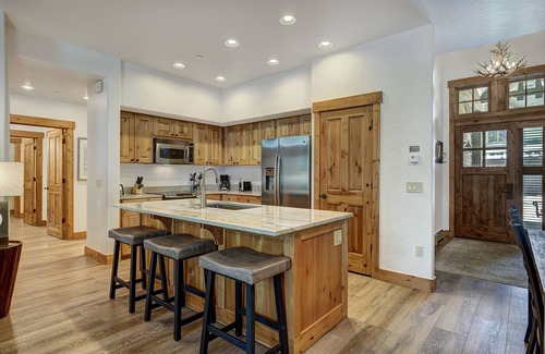 Peak 8 Condo | NEW! Updated, Modern Townhome with Private Garage