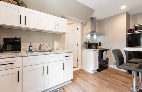 Mount Clemens Apartment | New! Upper Flat 1BR Near Downtown Mt. Clemens