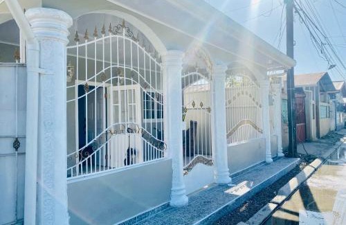 Tela House | NEW Vacation home with a swimming pool and barbecue area