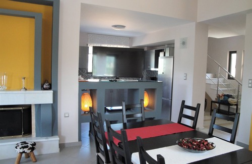 Metokhi Villa | New vacation villa, greek garden ,swimming pool, bbq, great view, 2 km from sea